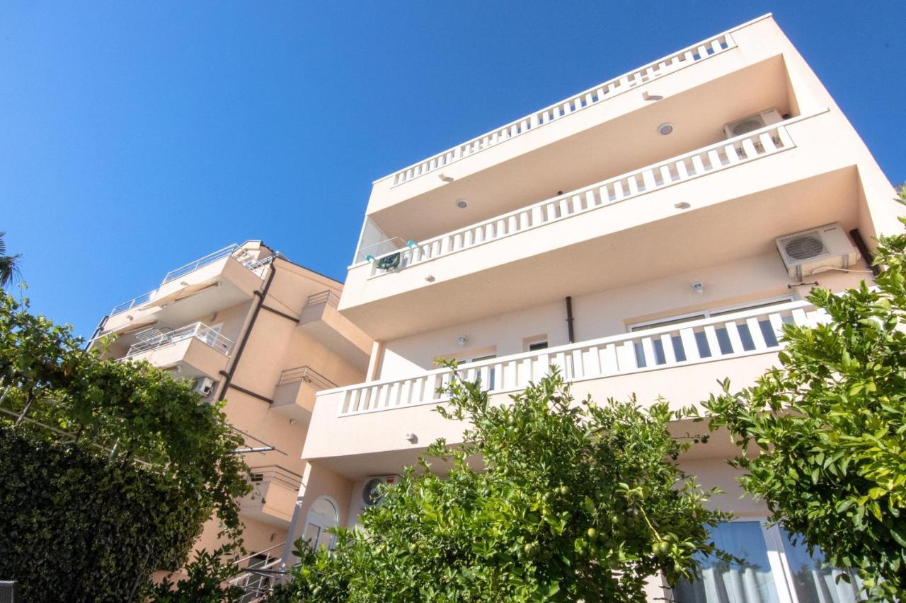 Apartment Dany - Free Beach Parking Makarska Eksteriør bilde