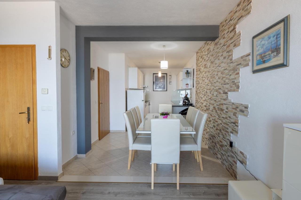 Apartment Dany - Free Beach Parking Makarska Eksteriør bilde