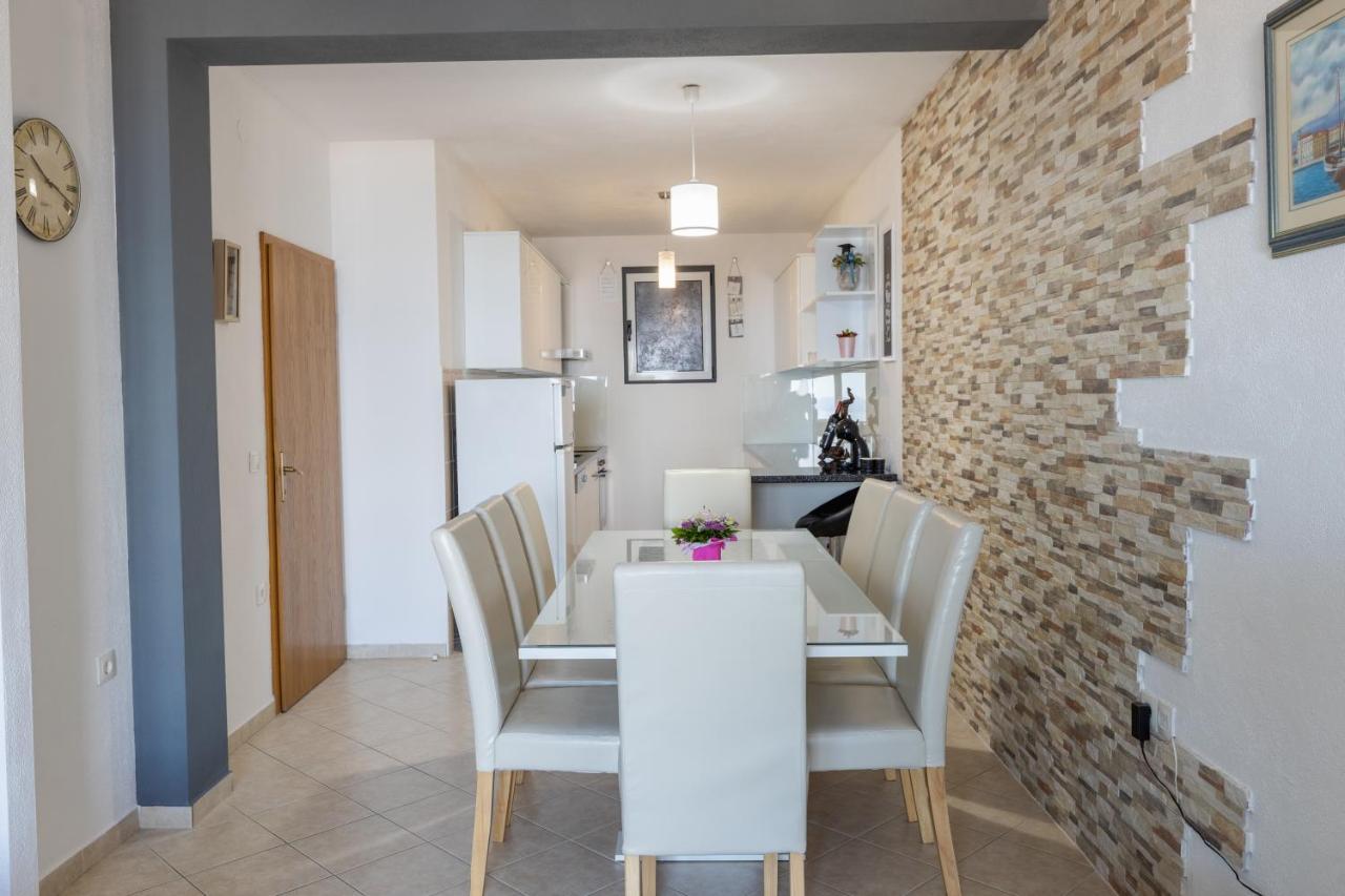 Apartment Dany - Free Beach Parking Makarska Eksteriør bilde